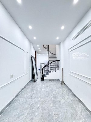 40m2 lô góc, ngõ ô tô, nở hậu chỉ 8,3 tỷy. nhà 30m ra hồ đền lừ thiết kế 4 phòng ngủ, pháp lý sạch