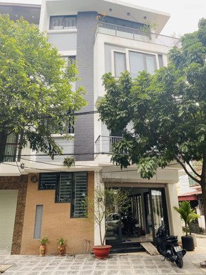 căn biệt thự 100m 5tầng mặt ngõ 264 phố ngọc thụy xát đường hồng tiến - ô tô tránh đỗ