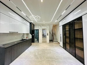 siêu phẩm cầu giấy đón tết 7 tầng thang máy full nội thất xịn sò hiếm có khó tìm