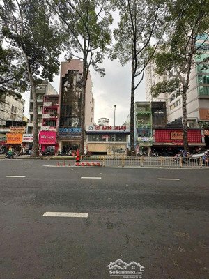 mặt tiền đường trần hưng đạo p cầu kho, quận 1. 300m2 giá rẻ 185 tỷ