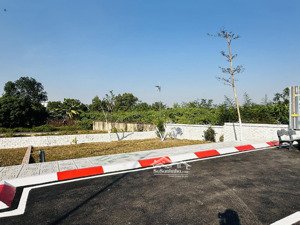 cần bán mảnh đất full thổ cư mặt tiền 10m gần cnc hoà lạc