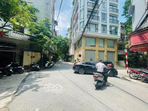 bán nhà ngõ 61 phố hoàng cầu,gần quận ủy đống đa