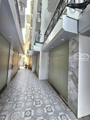 bán căn nhà ngõ thông - oto đỗ cổng - sát vinghomes riverside nhà đẹp về ở ngay