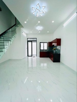 nhà 1 trệt 2 lầu 4pn đsố 6 long bình,sát vinhomes 5.5t tl kế vinhomes quận 9 hẻm xe tải oto ngủ nhà