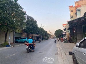 hàng nóng bỏng tay bán lô đất 100 m2 mặt đường trục chính đường 271 từ nguyễn văn cừ kéo dài