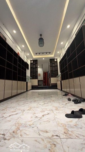 bán nhà láng hạ, lô góc 2 thoáng, sổ cc, không qh, giá tl, vị trí đẹp, sát phố, ô tô đỗ, kd, ở ngay