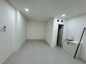 bán nhà vừa ở vừa khai thác 8 chdv, dòng tiền 35 triệu/tháng. căn góc nơ trang long, 5 tầng 56m2