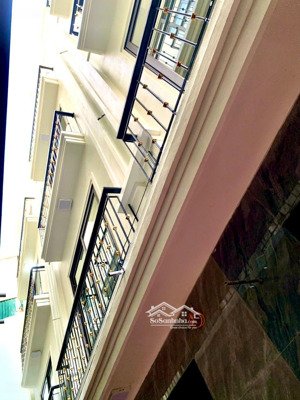 trung tâm quận hai bà - 5 tầng xây mới - ngõ nông, gần phố - ful nội thất - ở luôn
nguyễn văn viê