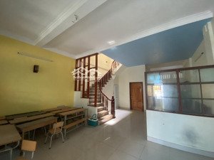 bán nhà 4 tầng kcbt chắc chắn chợ hiền ninh, sóc sơn. ô tô vào nhà, dt 107m2, mt 6.5m giá 4.4 tỷ