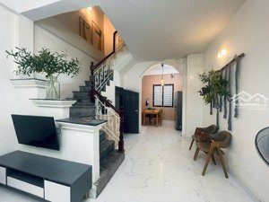 bán gấp nr ,dt 40m2, 3pn chỉ có 7,5 tỷ tại định công, hoàng mai, hà nội