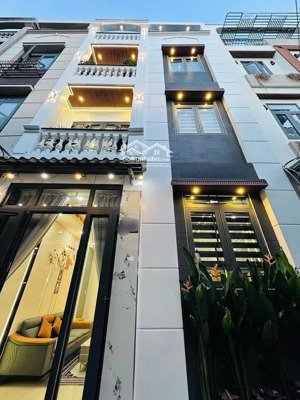 chính chủ cần bán nhà võ thị sáu p.võ thị sáu q3 gần chợ tân định giá 5tỷ190 dt 91,16m2 (5,3x17,2m)