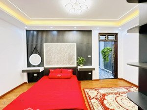 bán nhanh nhà 40m2 5 tầng, 3pn, 6.8 tỷ ngõ rộng, gần ô tô 30m, sổ đỏ nở hậu, nhà thoáng, vị trí đẹp