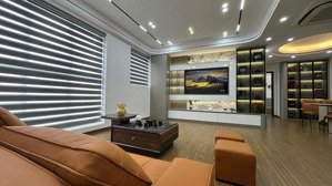 bán tạp thể phường nghĩa tân , cầu giấy tầng 1 dt 80m2 có 3 ngủ , 1 vs nhà cũ giá 5 tỷ