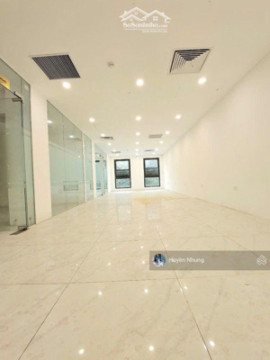 nguyễn văn cừ, toà nhà văn phòng,vị trí đẹp,kinh doanh đa dạng, 110m*10 tầng ,tháng máy, dòng tiền