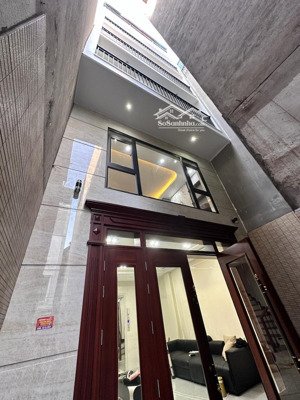 nhà đẹp đón tết - cầu giấy ngõ thông gần phố. sát bãi gửi ô tô 2 thoáng 37m 8.2 tỷ