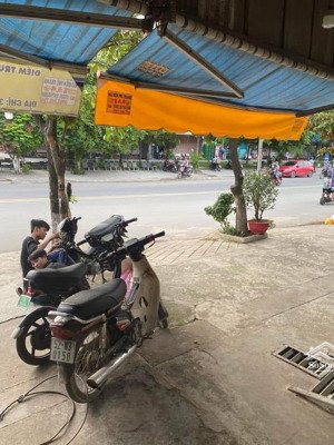 vị trí đẹp view ngay ngã 3 trung tâm. trước mặt là chung cư thuận tiện kinh doanh mọi ngành nghề