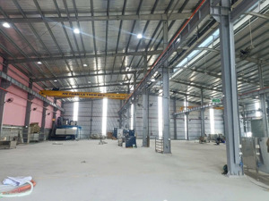 bán lô đất 1000m2 mặt đường phạm văn đồng sẵn 800m2 nhà xưởng giá 28 tỷ full thổ cư