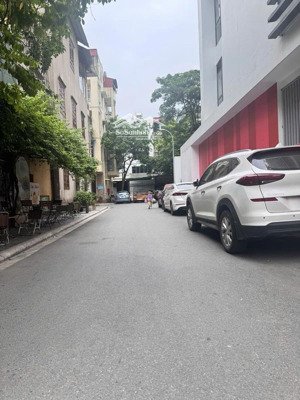 nhỉnh 13 tỷ có nhà ngọc lâm , long biên , kinh doanh , 7 chỗ đỗ cửa