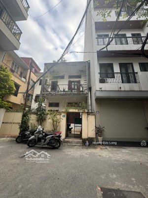 gần hoàng quốc việt, cầu giấy. bán đất tặng nhà 2 tầng cũ, 130m2, sổ đỏ chuẩn, giá 19.5 tỷ