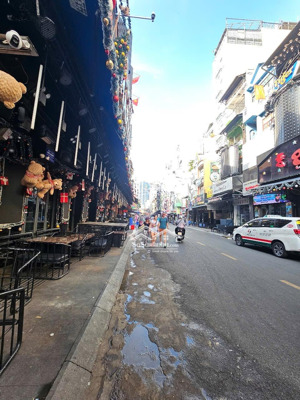 bán khách sạn phạm ngũ lão quận 1. sát bùi viện đang kinh doanh ổn định 6 lầu. giá 23 tỉ