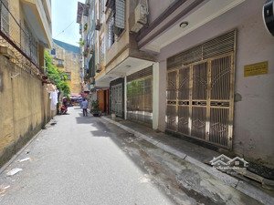 diện tích: 68m2 mặt tiền: 5,6m đường trước nhà: 4m ô tô vào tận cửa. kết cấu: 5 tầng xây