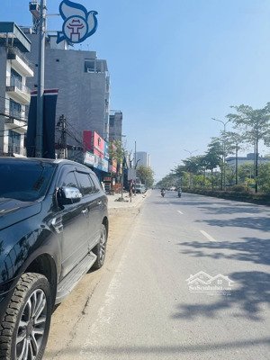 hàng vip lô góc 3 thoáng đất đấu giá trạm trôi mặt quốc lộ 32