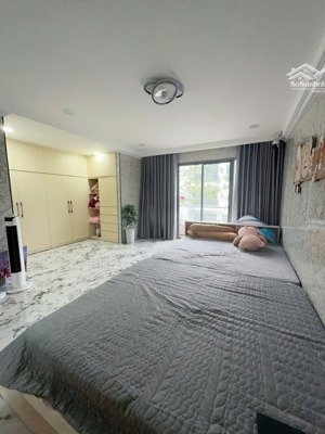 cần bán biệt thự cạnh công viên, căn góc 2 mặt thoáng, 4 tầng thang máy, full nội thất ở ngay