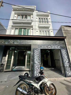 nhà gần gigamall, phạm văn đồng, 8m ngang, 4 tầng btct chính chủ sổ hoàn công, gần mt đường