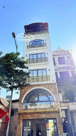 mặt phố, lô góc 7 tầng thang máy. gần ngã tư + đường trước nhà ô tô đỗ cửa