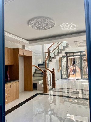 nhà đẹp ở ngay tỉnh lộ 10,dt 53m2 -5tầng -4pn .giá 7.2 tỷ .khu phân lô ,an ninh tốt , dân trí cao