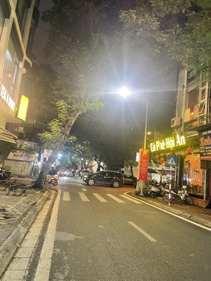 gia đình tôi cần bán nhà 5 tầng mặt phố nghĩa tân cầu giấy 50m2