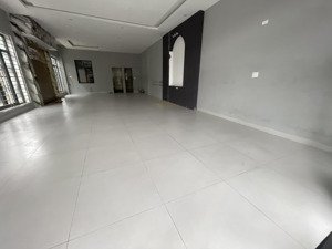 cho thuê nhà 2 mt, 2 tầng mt đường lớn quận sơn trà! gần cầu rồng! ngang 7m. giá 20 triệu/th