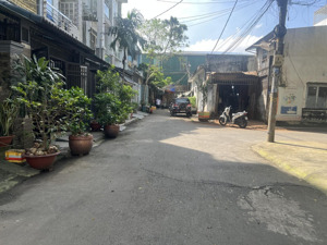 bán dãy trọ 40p ngay nguyễn thị tú 1000m2 đất