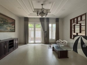 biệt thự cho thuê,dt 9x21m.trệt,2 lầu,5 phòng có máy lạnh.chỉ 40tr/th.quân 