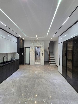 bán nhà cầu giấy - mặt tiền rộng - thang máy - ngõ siêu nông - giá mềm