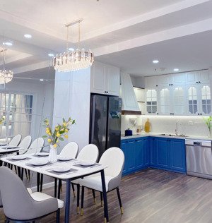 nhà em còn trống căn 3 phòng ngủ cho thuê full đồ như ảnh, giá tốt bên times city. lh: 