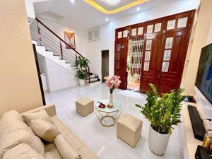 nhà đẹp phố thái thịnh, đống đa- ngõ nông, gần phố - sổ đỏ đẹp - full nội thất cao cấp!
diện tích 3