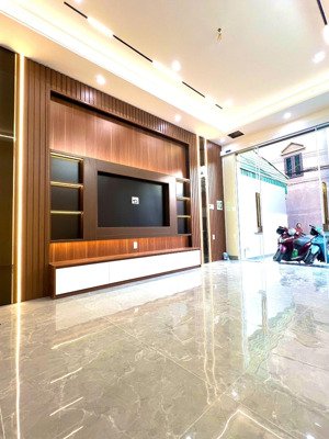 1 căn sau nhà mặt đường ngô gia tự, cát bi hải an dt: 58m mặt ngõ rộng 3m,ngõ ô tô giá: 5,5 tỷ