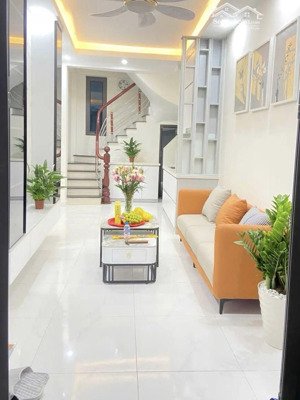 bán nhà tây sơn, đống đa, 18m, 4 tầng, gần phố, trường chợ, nội thất đầy đủ, ở ngay