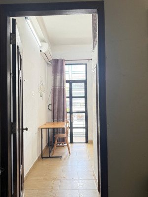 cho thuê phòng trọ giá rẻ ban công siêu thoáng gần vòng xoay dân chủ, chợ bàn cờ, chợ vườn chuối