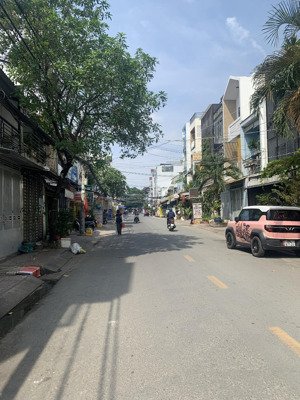 nhà bán trệt, lầu- 3,8 x 14-dt đất:53m2 mặt tiền 20m đường tám danh p4q8 cũ- 8tỷ5 tl- shh công