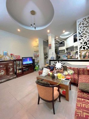 nếu ac đang cần 1 căn nhà để ở thì đây đích thị là căn nhà có vị trí siêu đẹp khu phân lô 56m2 9.5t