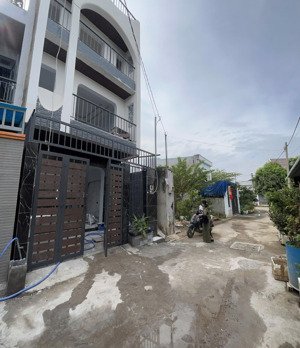 bán căn nhà mới xây đang hoàn thiện đường nguyễn duy trinh p. trường thạnh q9 cũ tp hcm