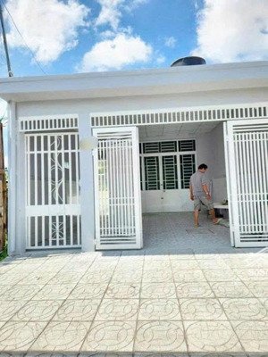 chủ đi định cư cần bán lô đất có sẵn dãy nhà trọ ngay xã phước đông, gò dầu 211m2 giá 1 tỷ1