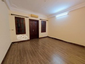 cho thuê nhà gần ngã tư sở, cạnh trường cấp 1+2 nguyễn trãi, ngõ thông ô tô, kinh doanh