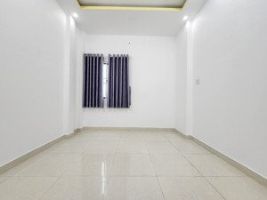 nhà đẹp nhận ở ngay tại an dương vương gần võ văn kiệt, 4pn, sổ sẵn, giá cực tốt !