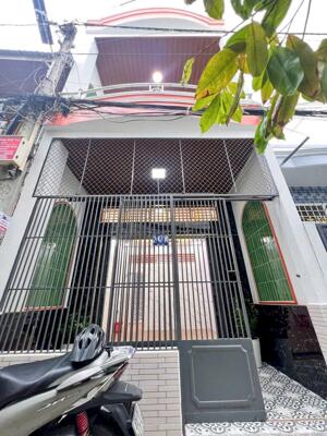 Cho thuê nhà hẻm 3 phòng ngủ đường nguyễn văn cừ giá 6 triệu - Diện tích : ngang 4m dài 10m