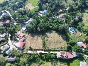 chính chủ em đang cần bán 450m giá 2 tỷ mặt tiền rộng view cao thoáng rất đẹp ạ