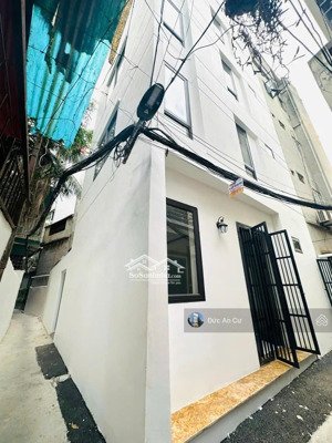 đường láng 62m², lô góc 2 mặt ngõ, nhà mới nội thất nhập khẩu, 5m ra phố, mặt tiền 6.5m cực hiếm