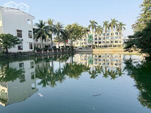 Cần bán 72m2 nhà 3 tầng view hồ Đức Giang. Đường rộng 5m ô tô ra vào thoải mái